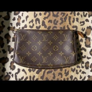 Authentic Louis Vuitton Pochette